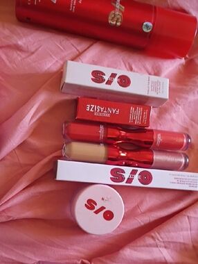 Fantasie Dual-Ended Lip Gloss & Setting Powder Set - Red & Champagne